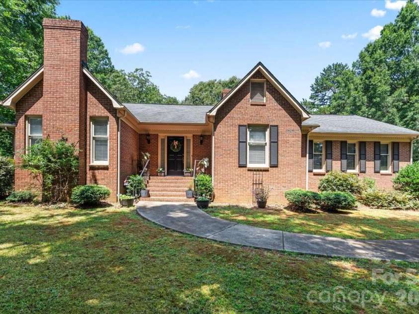 14410 Youngblood Road, Charlotte, NC 28278.  MLS# CAR4402143, YatesRealty ID 36344. 