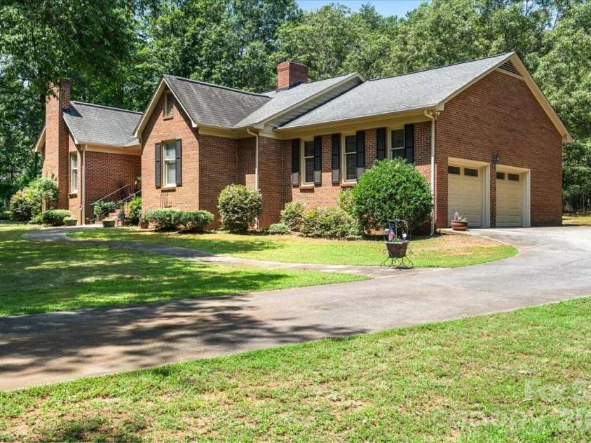 14410 Youngblood Road, Charlotte, NC 28278.  MLS# CAR4402143, YatesRealty ID 36344. 