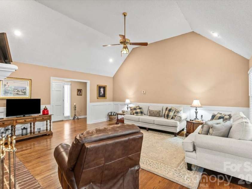 14410 Youngblood Road, Charlotte, NC 28278.  MLS# CAR4402143, YatesRealty ID 36344. 