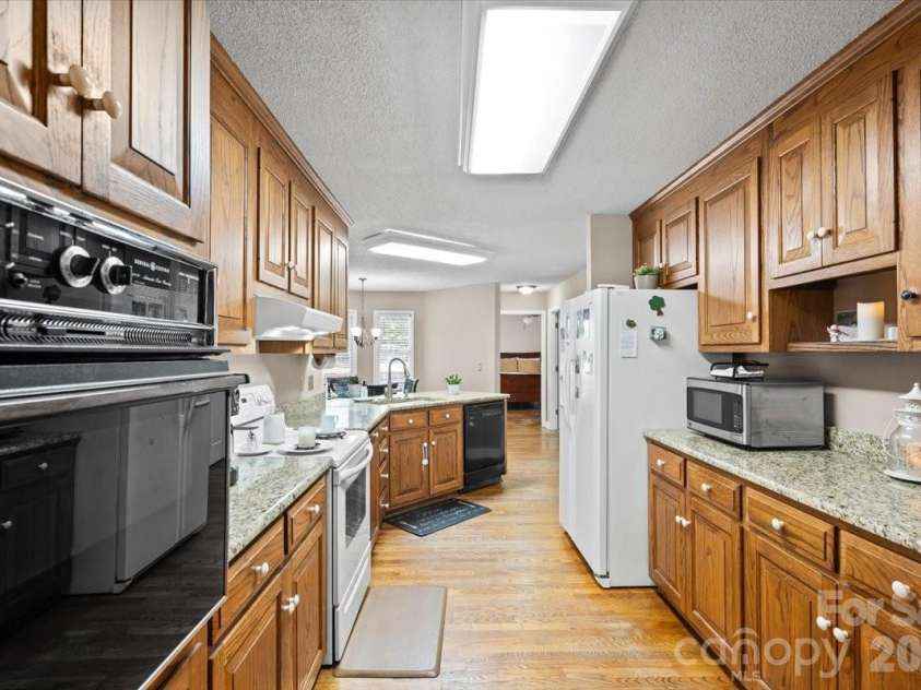 14410 Youngblood Road, Charlotte, NC 28278.  MLS# CAR4402143, YatesRealty ID 36344. 