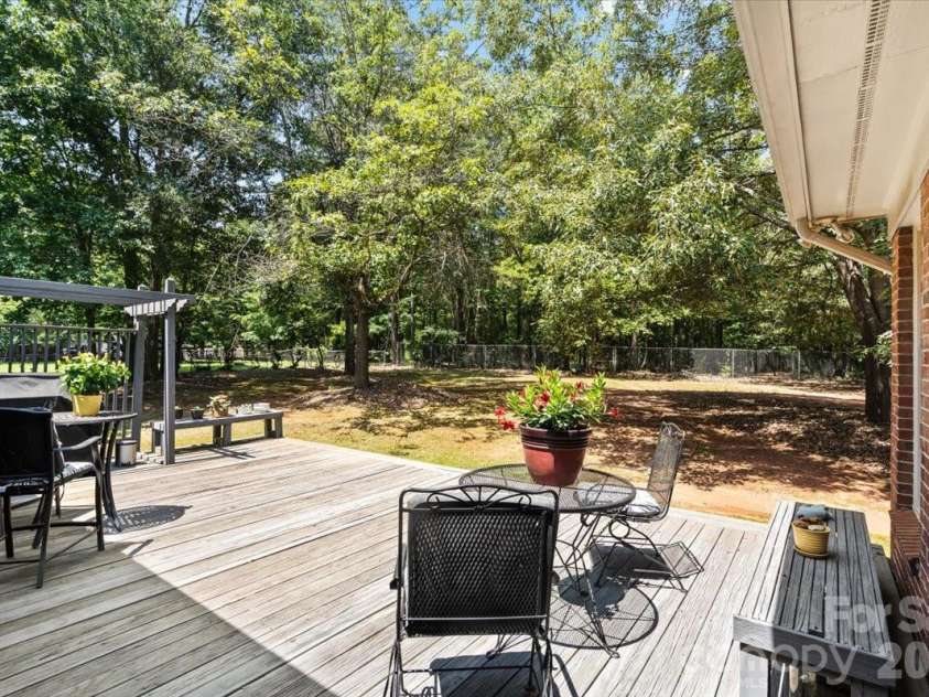 14410 Youngblood Road, Charlotte, NC 28278.  MLS# CAR4402143, YatesRealty ID 36344. 