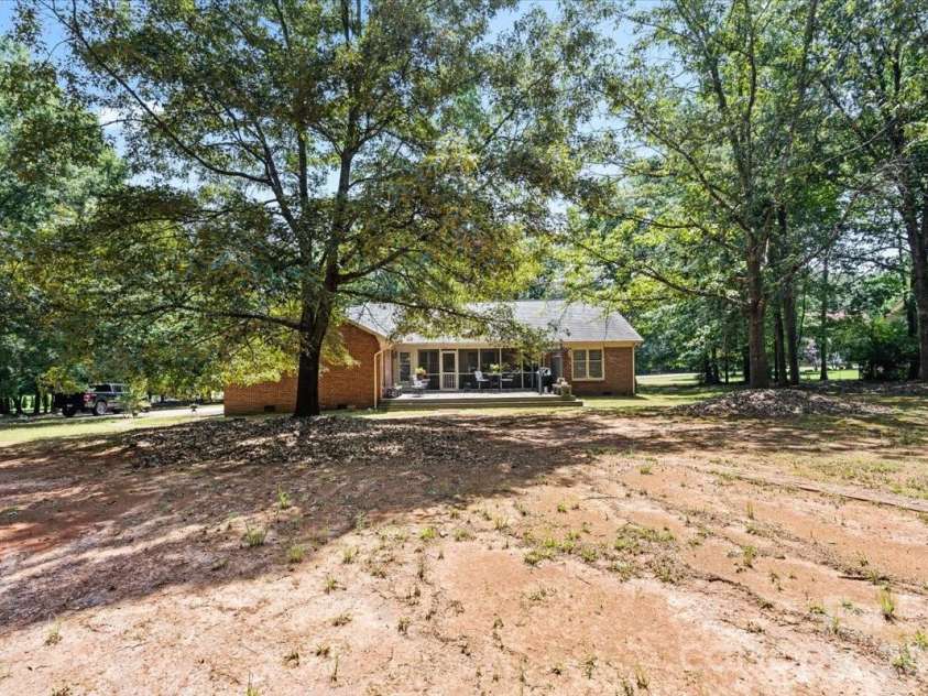 14410 Youngblood Road, Charlotte, NC 28278.  MLS# CAR4402143, YatesRealty ID 36344. 