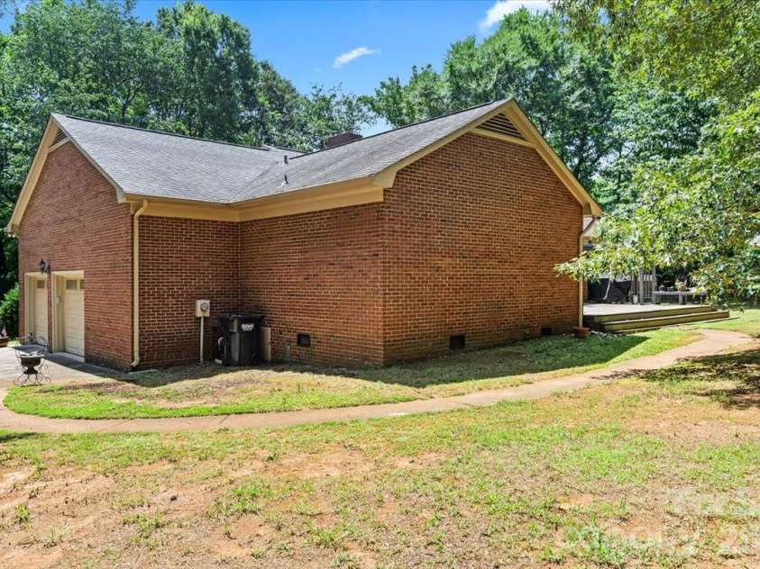 14410 Youngblood Road, Charlotte, NC 28278.  MLS# CAR4402143, YatesRealty ID 36344. 