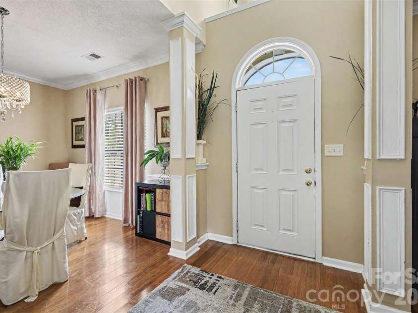 1826 Conifer Circle, Charlotte, NC 28213.  MLS# CAR4401338, YatesRealty ID 36345. 