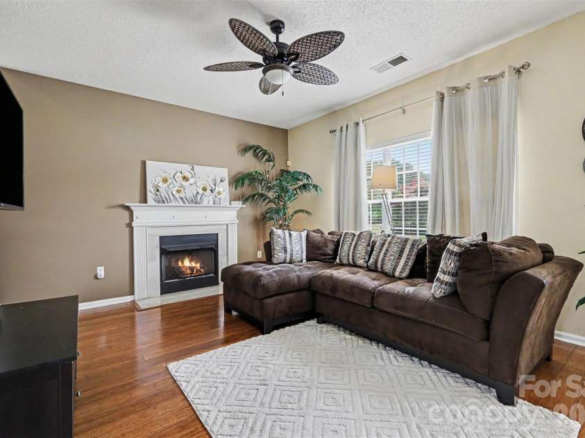 1826 Conifer Circle, Charlotte, NC 28213.  MLS# CAR4401338, YatesRealty ID 36345. 