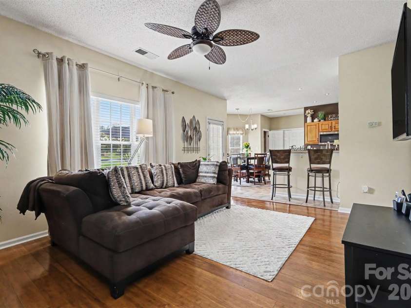 1826 Conifer Circle, Charlotte, NC 28213.  MLS# CAR4401338, YatesRealty ID 36345. 