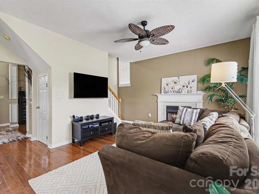1826 Conifer Circle, Charlotte, NC 28213.  MLS# CAR4401338, YatesRealty ID 36345. 