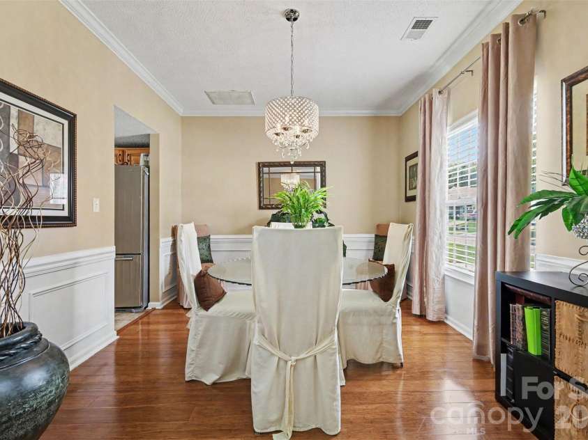 1826 Conifer Circle, Charlotte, NC 28213.  MLS# CAR4401338, YatesRealty ID 36345. 