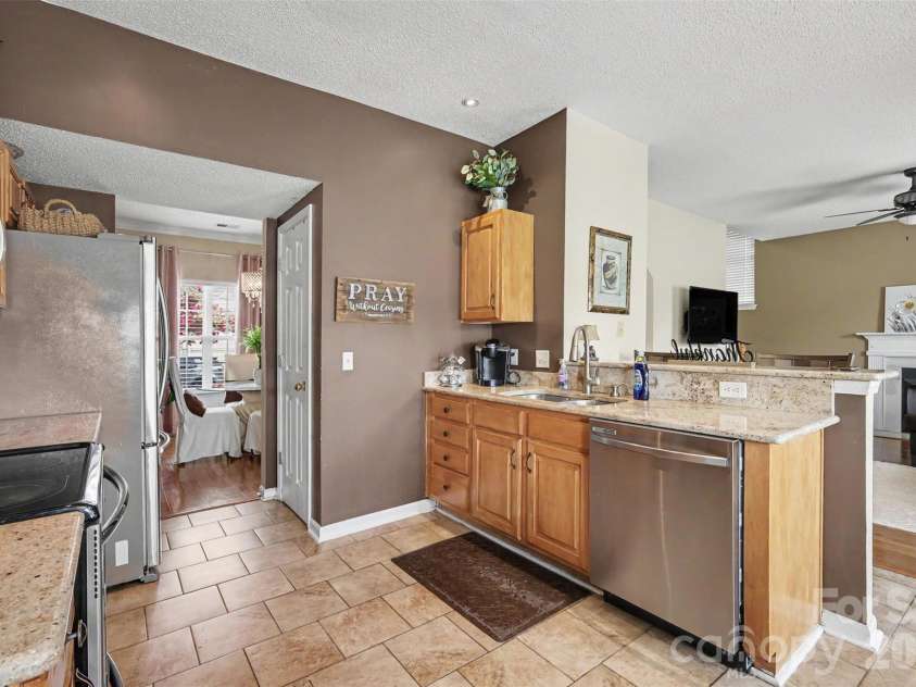 1826 Conifer Circle, Charlotte, NC 28213.  MLS# CAR4401338, YatesRealty ID 36345. 