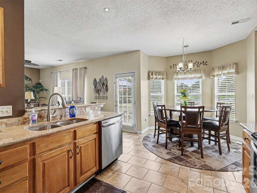 1826 Conifer Circle, Charlotte, NC 28213.  MLS# CAR4401338, YatesRealty ID 36345. 