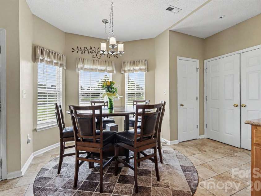 1826 Conifer Circle, Charlotte, NC 28213.  MLS# CAR4401338, YatesRealty ID 36345. 