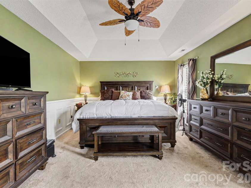 1826 Conifer Circle, Charlotte, NC 28213.  MLS# CAR4401338, YatesRealty ID 36345. 