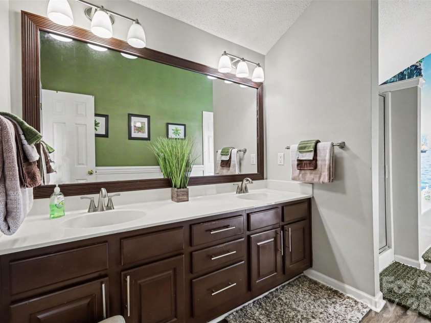 1826 Conifer Circle, Charlotte, NC 28213.  MLS# CAR4401338, YatesRealty ID 36345. 