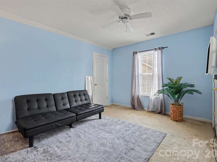 1826 Conifer Circle, Charlotte, NC 28213.  MLS# CAR4401338, YatesRealty ID 36345. 