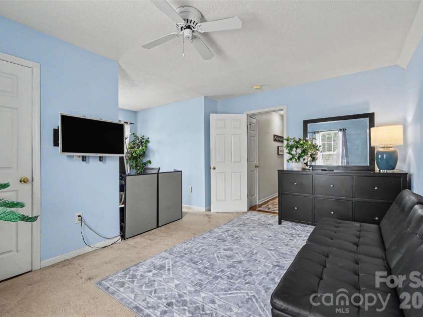 1826 Conifer Circle, Charlotte, NC 28213.  MLS# CAR4401338, YatesRealty ID 36345. 