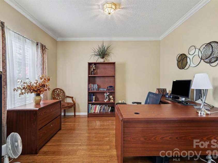 1826 Conifer Circle, Charlotte, NC 28213.  MLS# CAR4401338, YatesRealty ID 36345. 