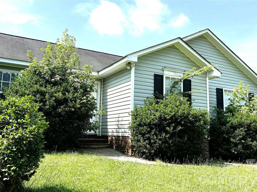 5113 Milhaven Lane, Charlotte, NC 28269.  MLS# CAR4402517, YatesRealty ID 36346. 