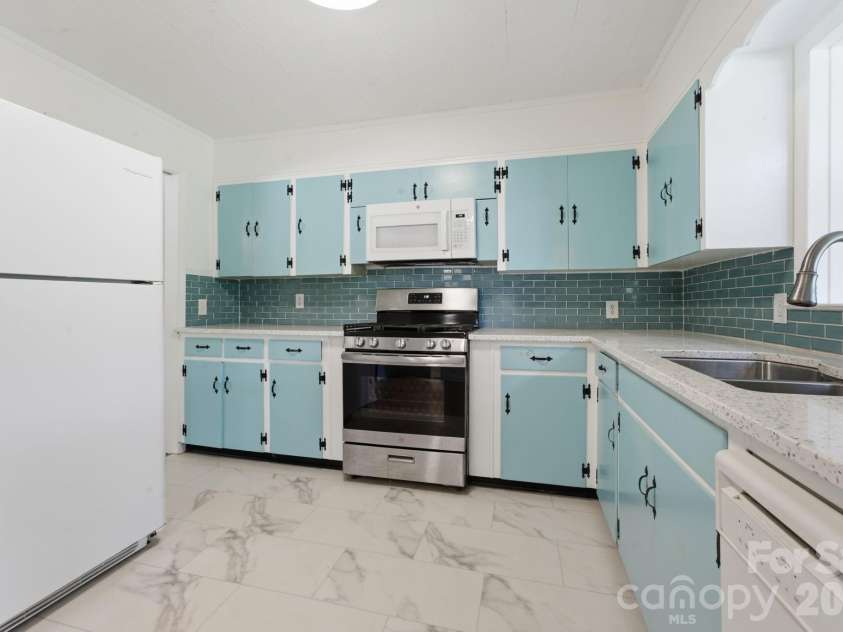 167 Pauline Avenue, Franklin, NC 28734.  MLS# CAR4396466, YatesRealty ID 36351. 