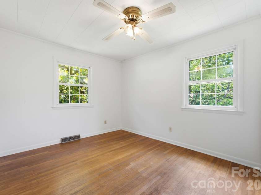 167 Pauline Avenue, Franklin, NC 28734.  MLS# CAR4396466, YatesRealty ID 36351. 