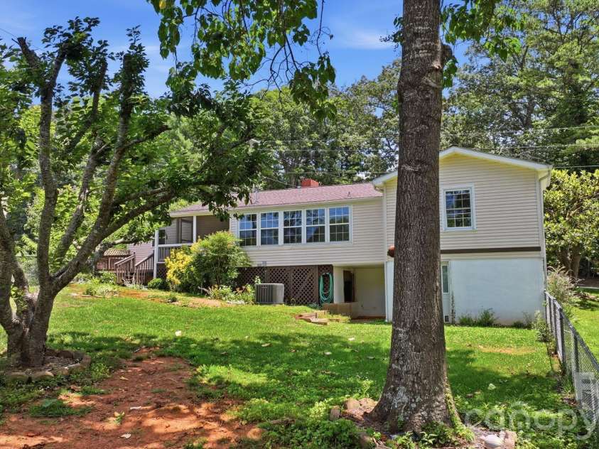 167 Pauline Avenue, Franklin, NC 28734.  MLS# CAR4396466, YatesRealty ID 36351. 