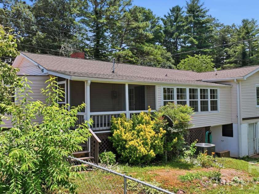 167 Pauline Avenue, Franklin, NC 28734.  MLS# CAR4396466, YatesRealty ID 36351. 