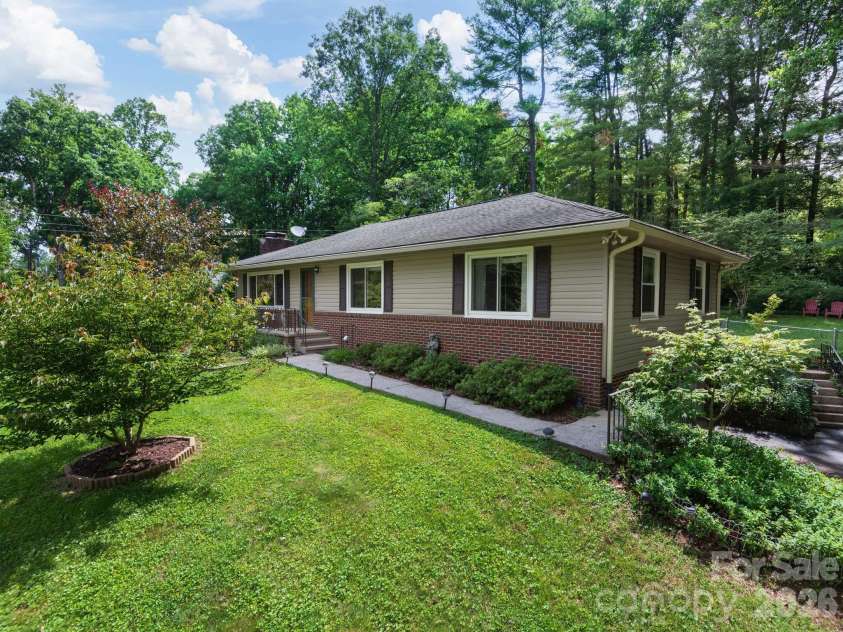 112 Lyndale Road, Hendersonville, NC 28739.  MLS# CAR4385229, YatesRealty ID 36352. 