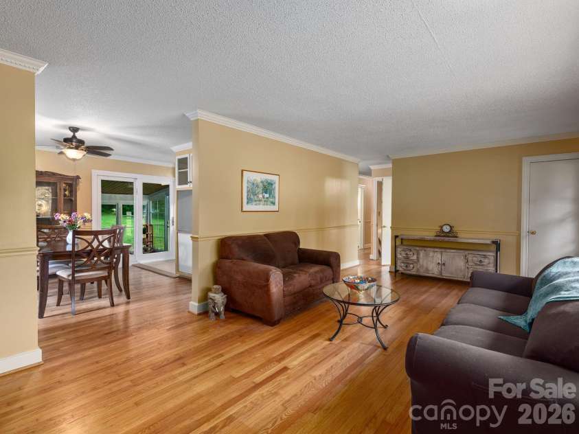 112 Lyndale Road, Hendersonville, NC 28739.  MLS# CAR4385229, YatesRealty ID 36352. 