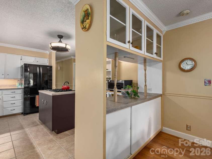 112 Lyndale Road, Hendersonville, NC 28739.  MLS# CAR4385229, YatesRealty ID 36352. 