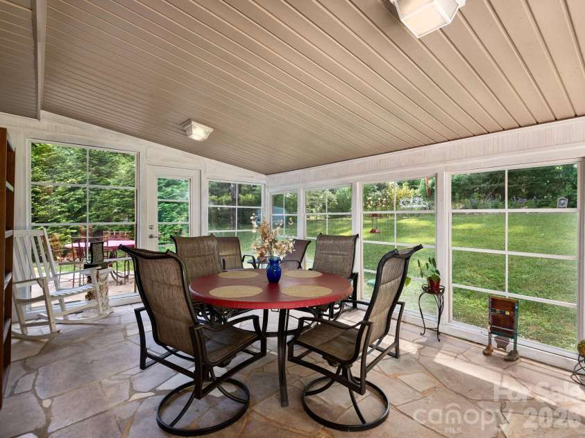 112 Lyndale Road, Hendersonville, NC 28739.  MLS# CAR4385229, YatesRealty ID 36352. 