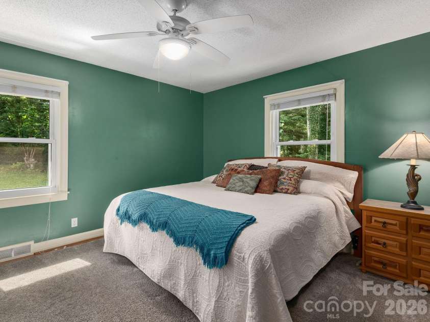 112 Lyndale Road, Hendersonville, NC 28739.  MLS# CAR4385229, YatesRealty ID 36352. 