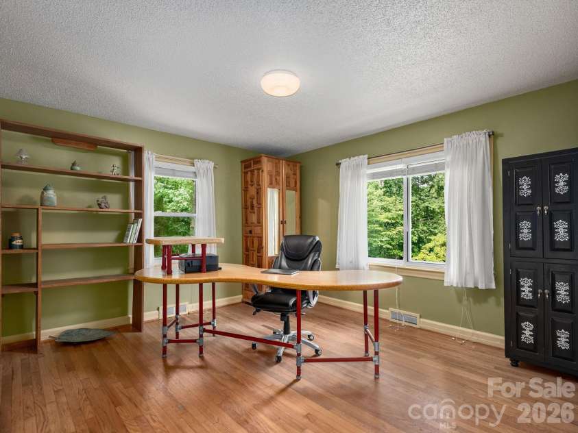 112 Lyndale Road, Hendersonville, NC 28739.  MLS# CAR4385229, YatesRealty ID 36352. 