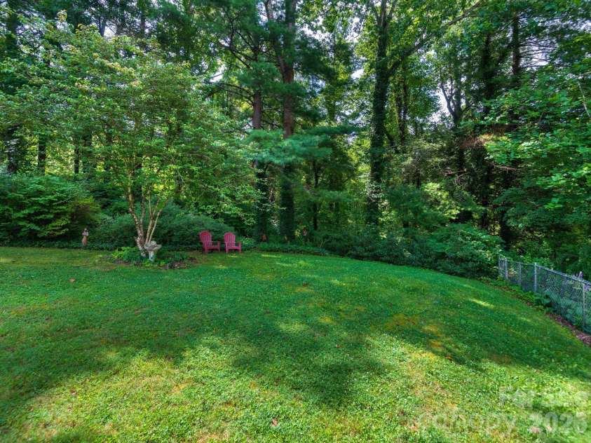 112 Lyndale Road, Hendersonville, NC 28739.  MLS# CAR4385229, YatesRealty ID 36352. 