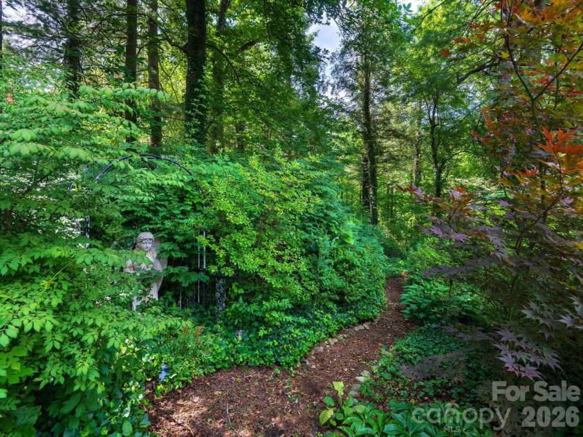 112 Lyndale Road, Hendersonville, NC 28739.  MLS# CAR4385229, YatesRealty ID 36352. 