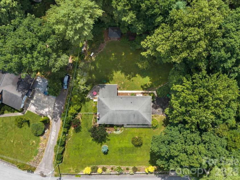 112 Lyndale Road, Hendersonville, NC 28739.  MLS# CAR4385229, YatesRealty ID 36352. 