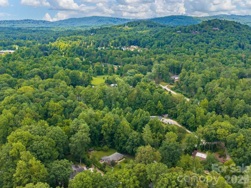 112 Lyndale Road, Hendersonville, NC 28739.  MLS# CAR4385229, YatesRealty ID 36352. 