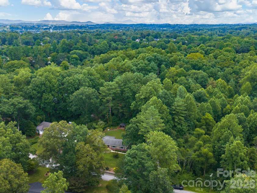 112 Lyndale Road, Hendersonville, NC 28739.  MLS# CAR4385229, YatesRealty ID 36352. 