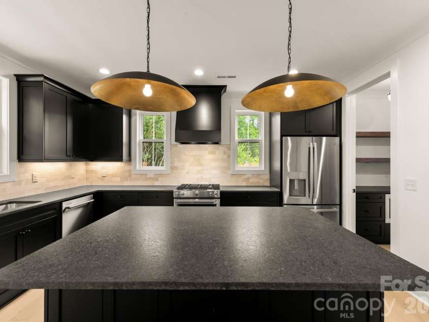 3031 Mathis Drive, Charlotte, NC 28208.  MLS# CAR4394538, YatesRealty ID 36356. 