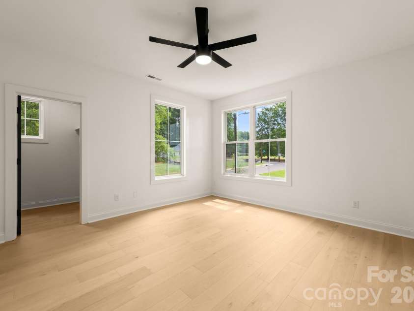 3031 Mathis Drive, Charlotte, NC 28208.  MLS# CAR4394538, YatesRealty ID 36356. 
