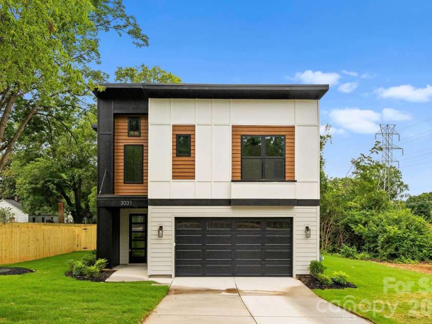3031 Mathis Drive, Charlotte, NC 28208.  MLS# CAR4394538, YatesRealty ID 36356. 