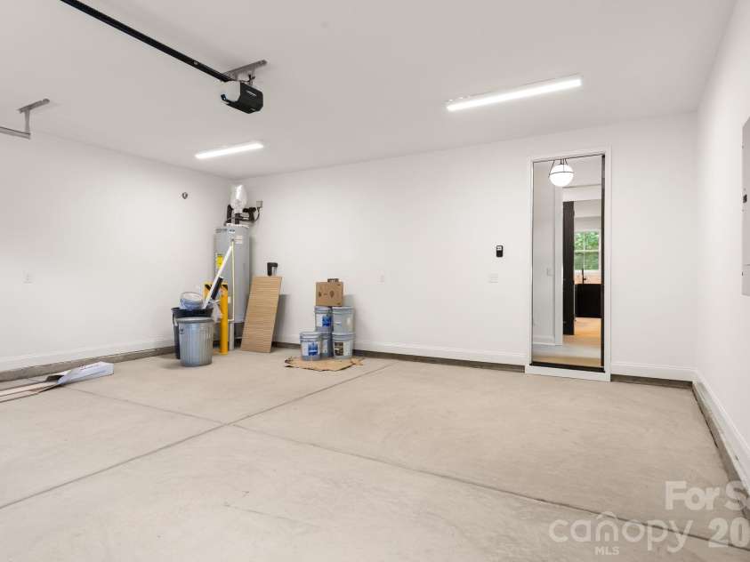 3031 Mathis Drive, Charlotte, NC 28208.  MLS# CAR4394538, YatesRealty ID 36356. 