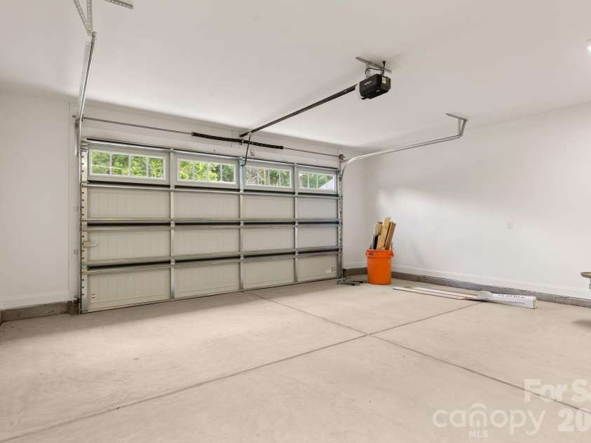 3031 Mathis Drive, Charlotte, NC 28208.  MLS# CAR4394538, YatesRealty ID 36356. 