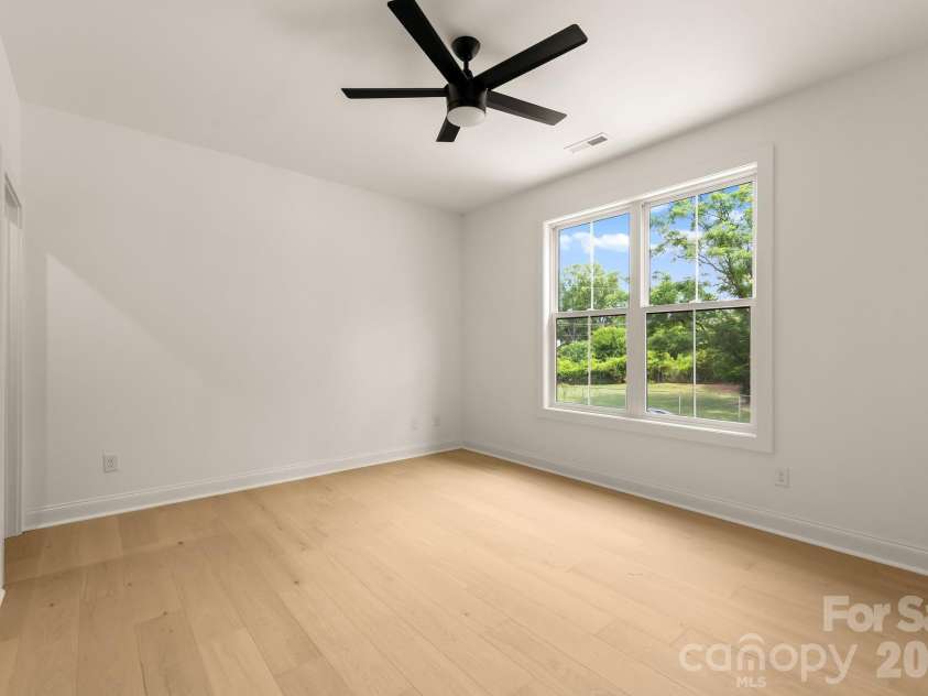 3031 Mathis Drive, Charlotte, NC 28208.  MLS# CAR4394538, YatesRealty ID 36356. 