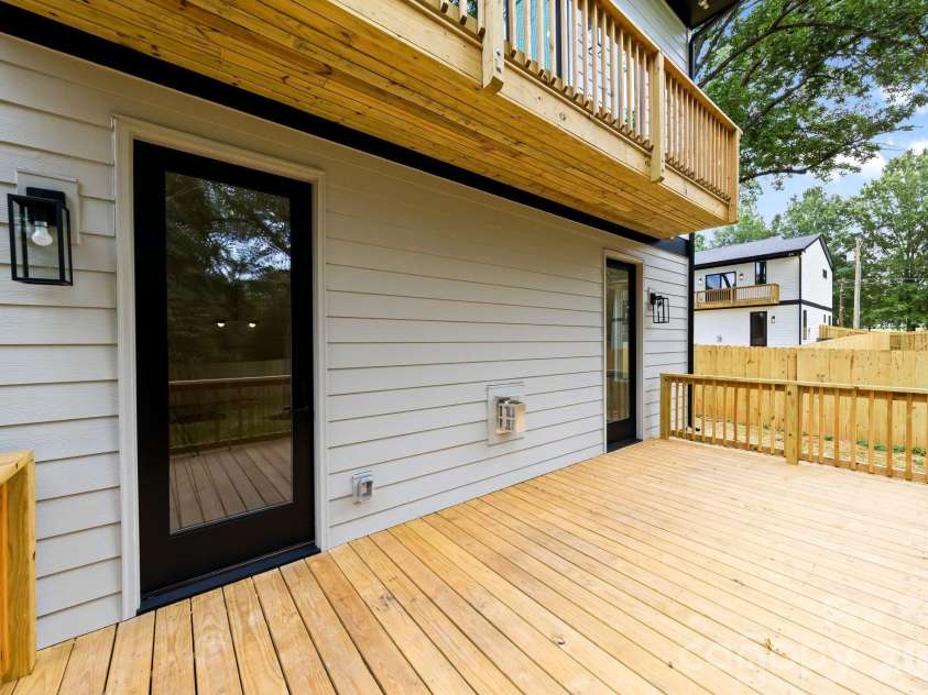 3031 Mathis Drive, Charlotte, NC 28208.  MLS# CAR4394538, YatesRealty ID 36356. 
