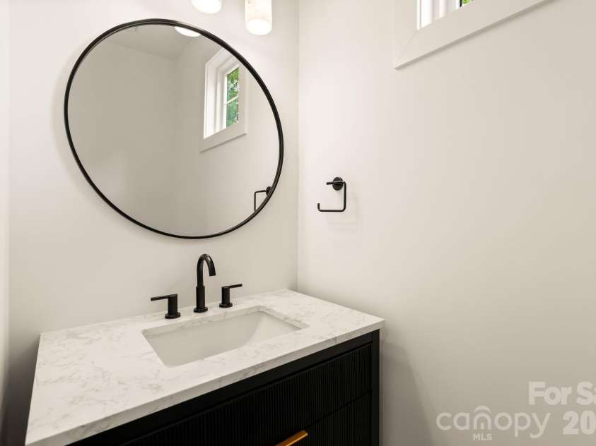 3031 Mathis Drive, Charlotte, NC 28208.  MLS# CAR4394538, YatesRealty ID 36356. 