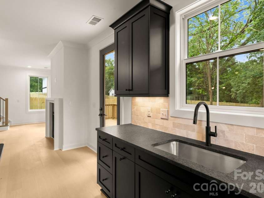 3031 Mathis Drive, Charlotte, NC 28208.  MLS# CAR4394538, YatesRealty ID 36356. 
