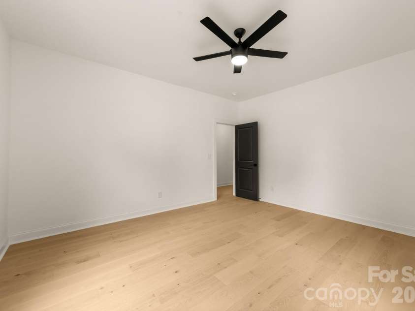 3031 Mathis Drive, Charlotte, NC 28208.  MLS# CAR4394538, YatesRealty ID 36356. 