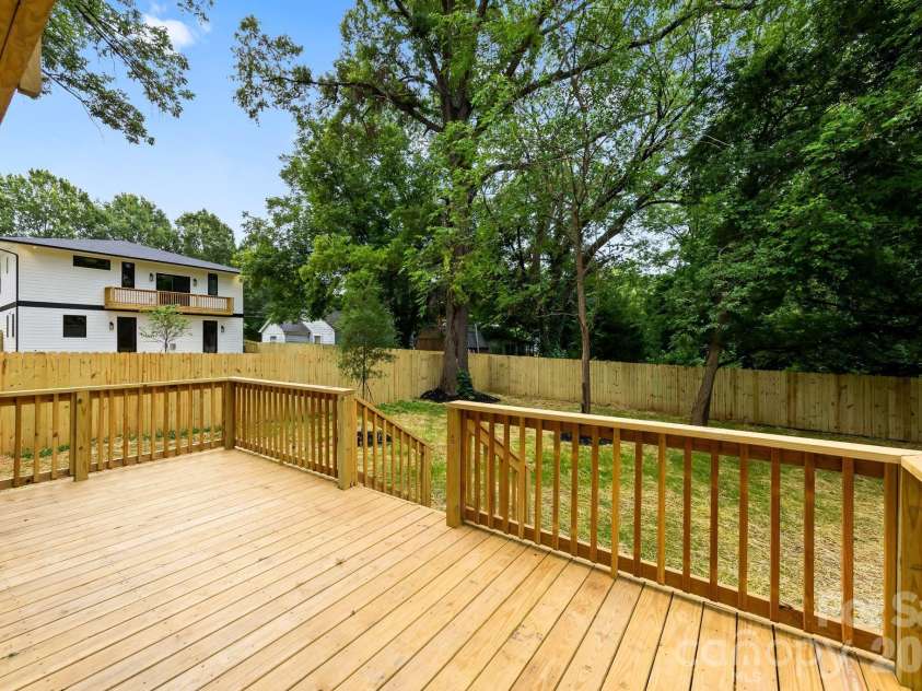 3031 Mathis Drive, Charlotte, NC 28208.  MLS# CAR4394538, YatesRealty ID 36356. 