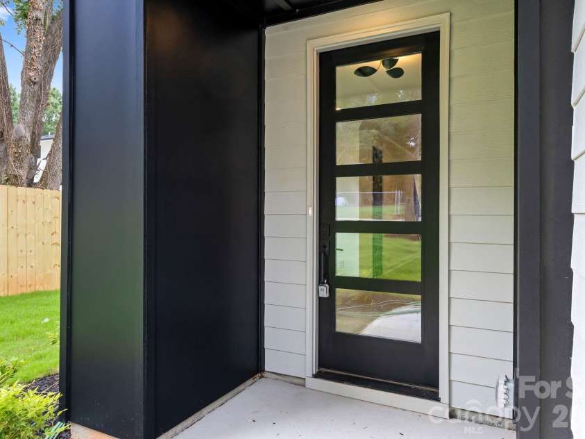 3031 Mathis Drive, Charlotte, NC 28208.  MLS# CAR4394538, YatesRealty ID 36356. 