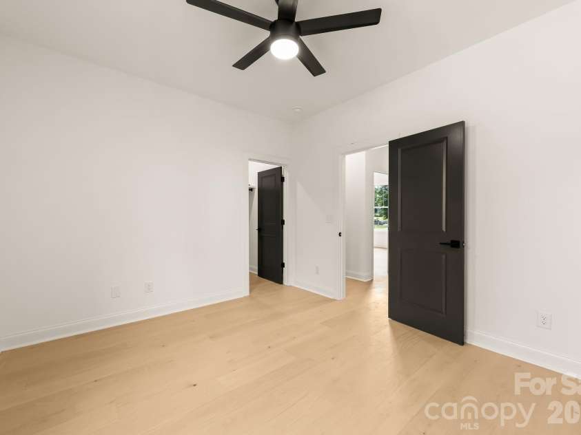 3031 Mathis Drive, Charlotte, NC 28208.  MLS# CAR4394538, YatesRealty ID 36356. 