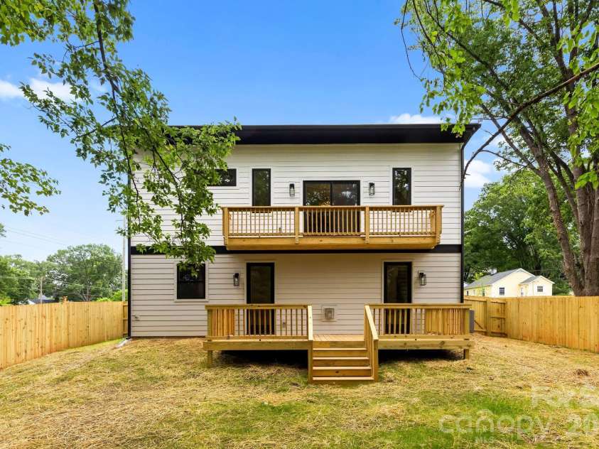 3031 Mathis Drive, Charlotte, NC 28208.  MLS# CAR4394538, YatesRealty ID 36356. 